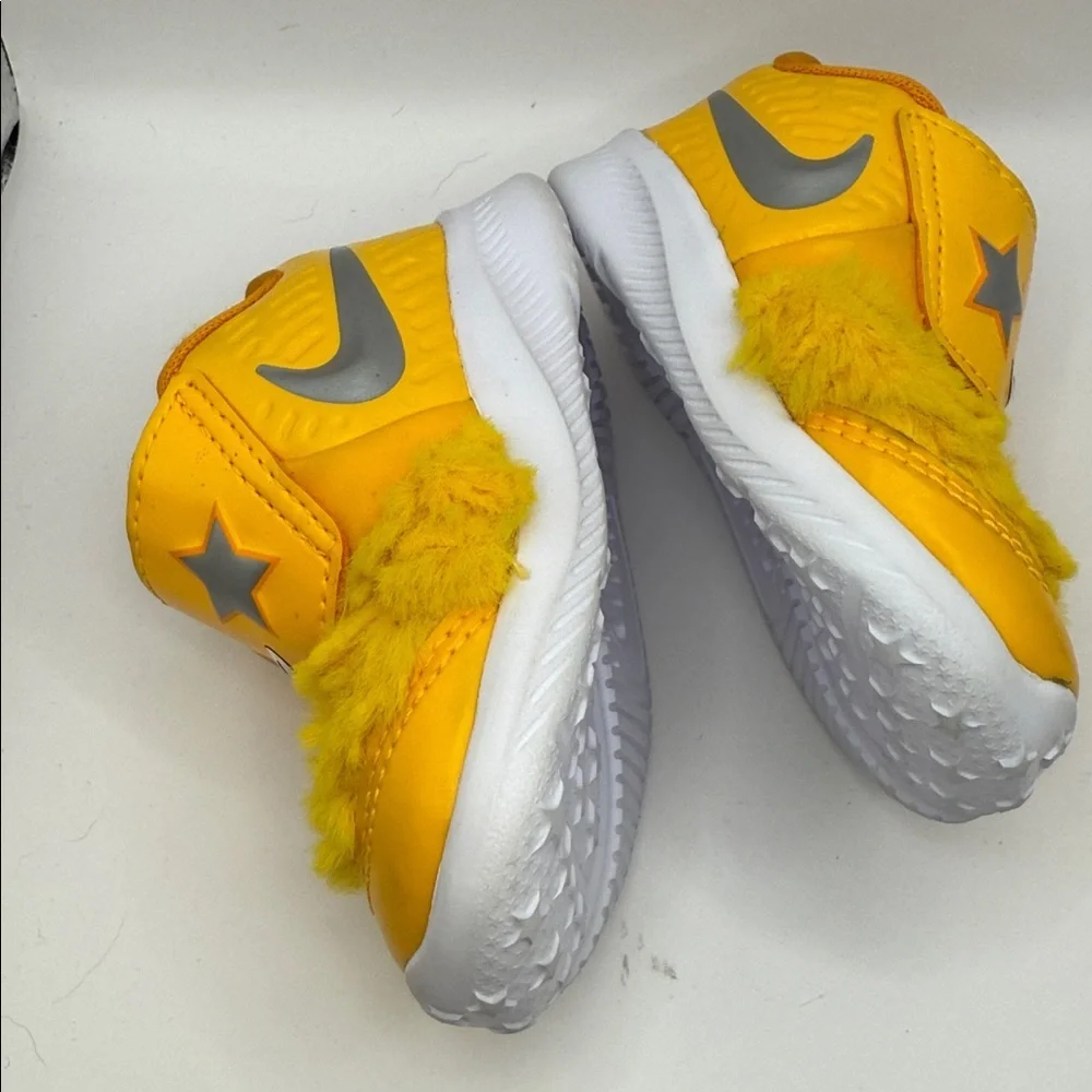 Nike Gofast Go Fast Yellow Toddler Shoes Size 4 with Star Accents Faux Fur